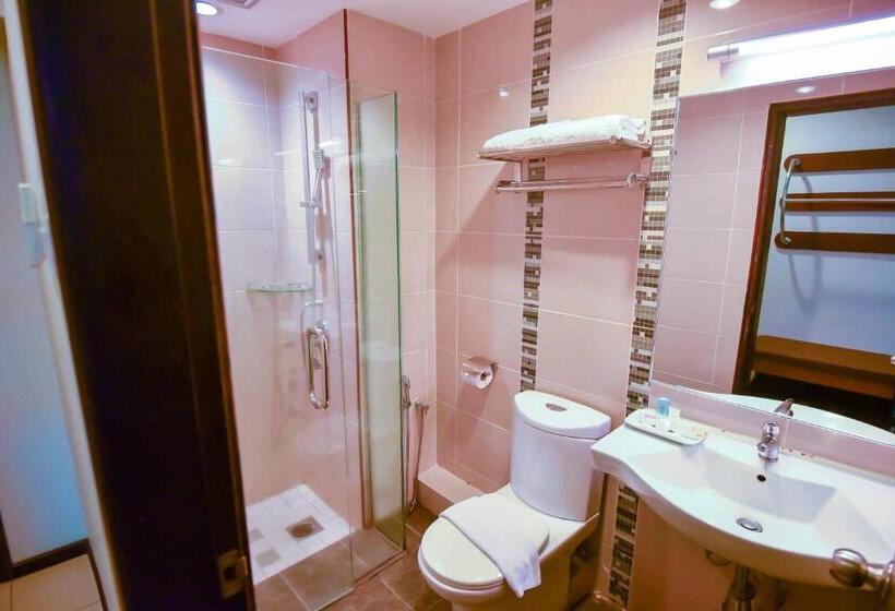 اتاق لوکس با تخت بزرگ, Ritz Garden Hotel Manjung