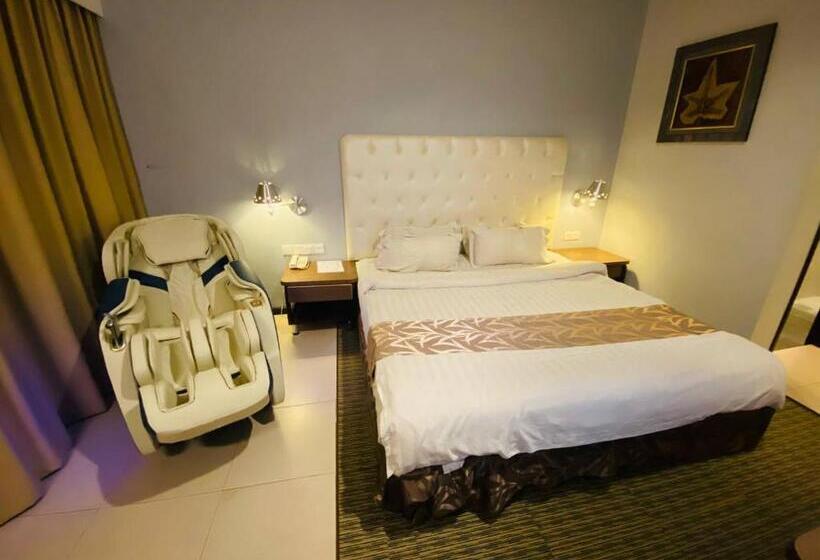 اتاق لوکس با تخت بزرگ, Ritz Garden Hotel Manjung
