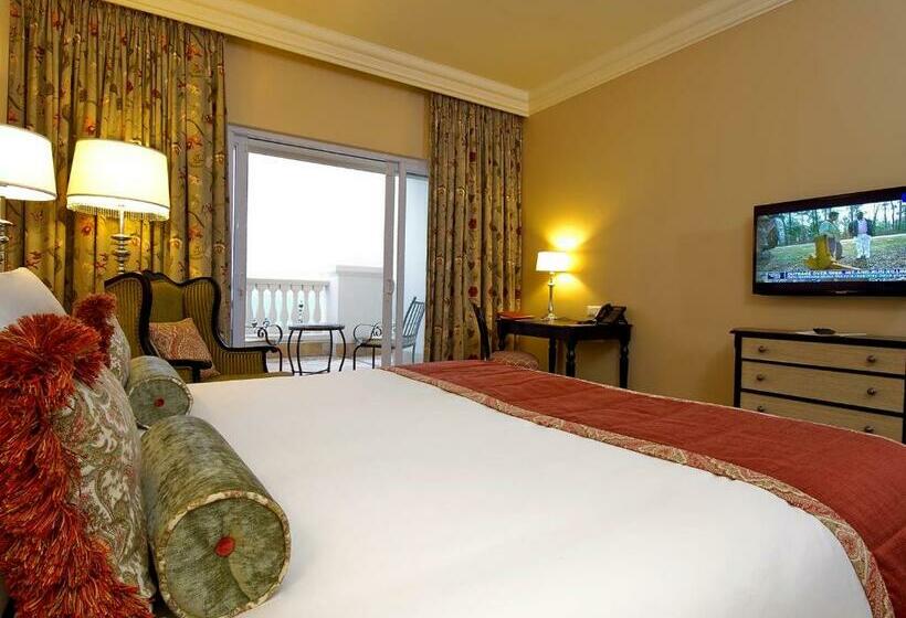 اتاق لوکس با تخت بزرگ, The Boardwalk Hotel, Convention Centre & Spa