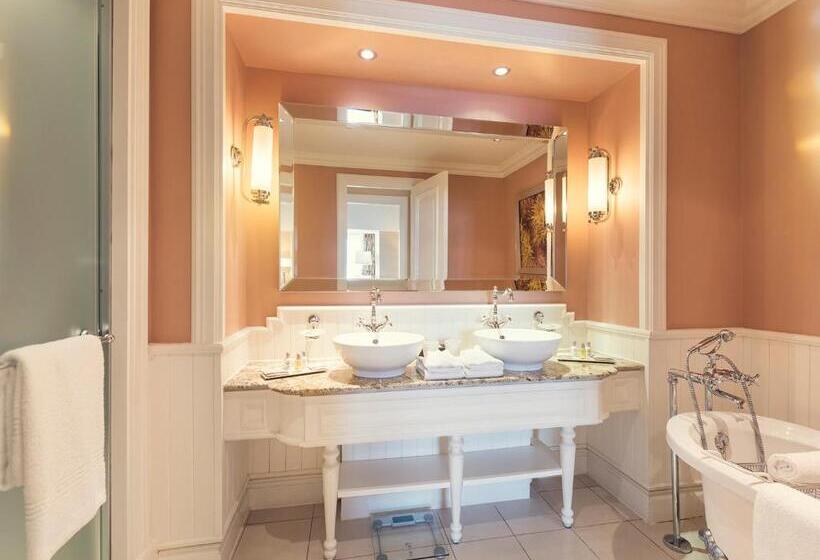 سوییت جونیور لوکس با چشم‌انداز دریا, The Boardwalk Hotel, Convention Centre & Spa