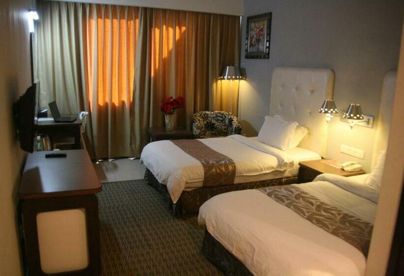 اتاق لوکس با تخت بزرگ, Ritz Garden Hotel Manjung