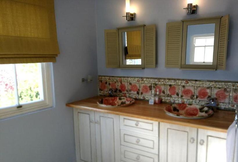 اتاق لوکس, The Rose Cottage B&b
