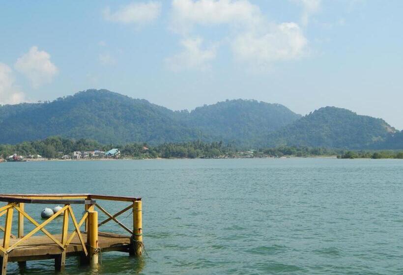 بانگلوی استاندارد, Rumbia Resort Villa Paka