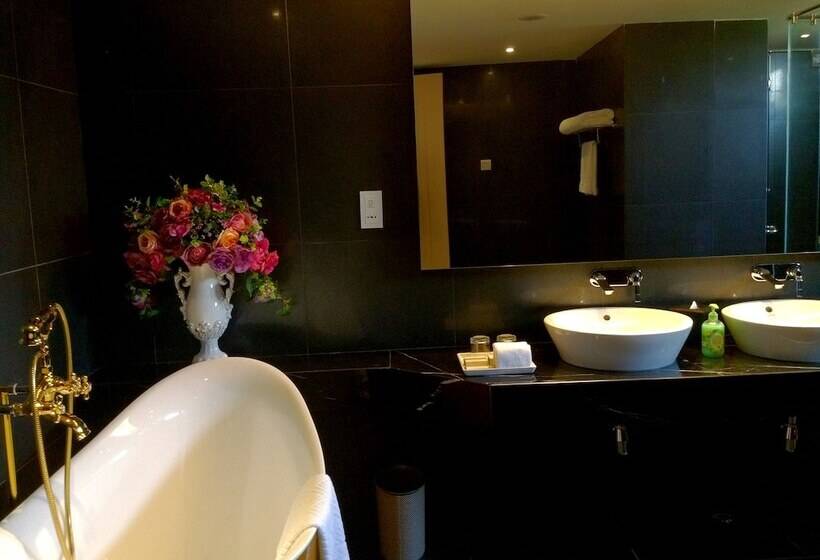 سوئیت با تخت بزرگ, The Orchard Resort & Spa Melaka
