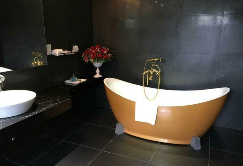 سوئیت با تخت بزرگ, The Orchard Resort & Spa Melaka