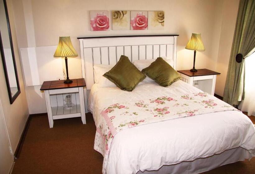 سوییت با چشم‌انداز باغ, Rose Cottage Dullstroom Bed And Breakfast