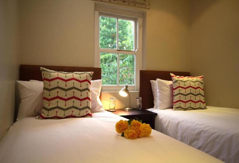 سوییت خانوادگی, The Rose Cottage B&b