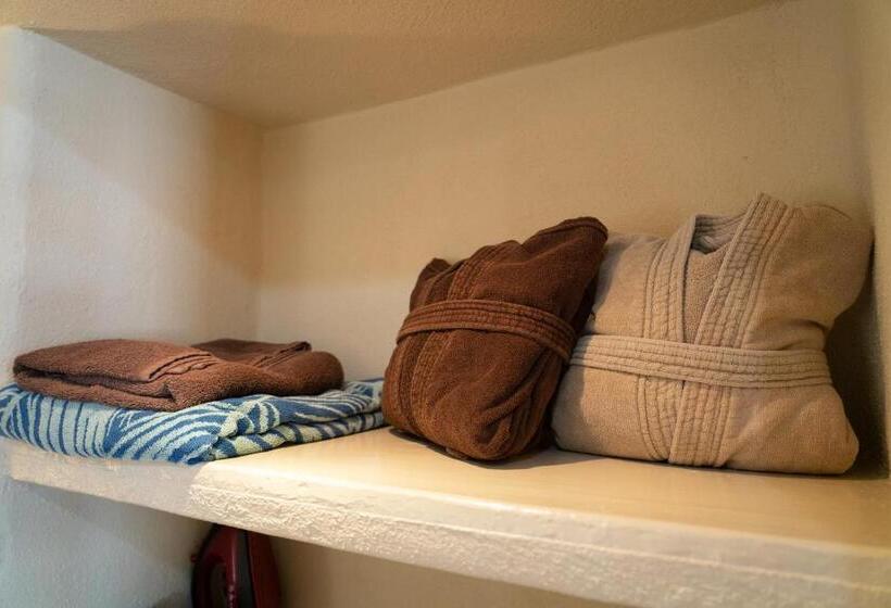 سوییت, Casa Kootenay Waterfront Bnb