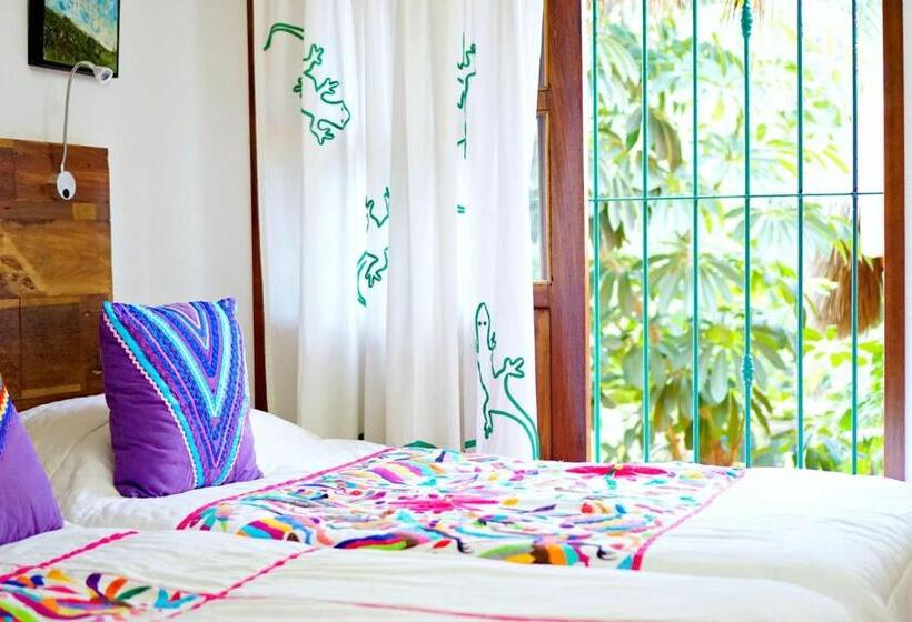 بانگلوی استاندارد, Aurinko Bungalows