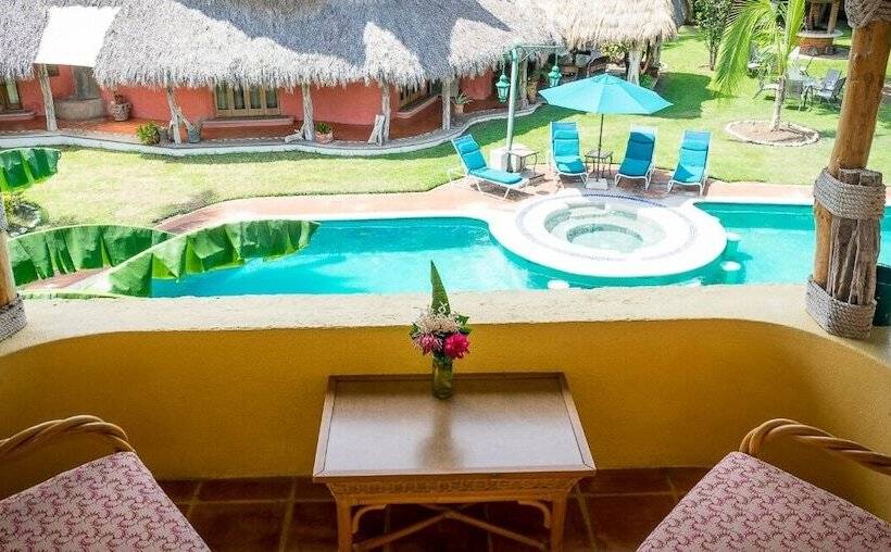 نمای استخر اتاق استاندارد چهارنفره, Casa Villa Magnolia