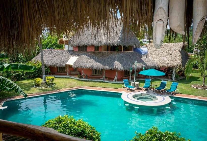 نمای استخر اتاق استاندارد چهارنفره, Casa Villa Magnolia