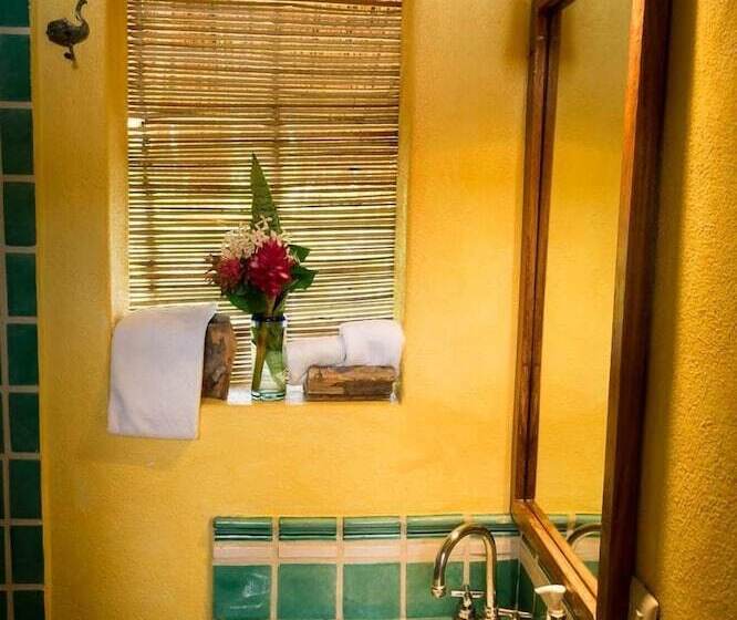 نمای استخر اتاق استاندارد چهارنفره, Casa Villa Magnolia