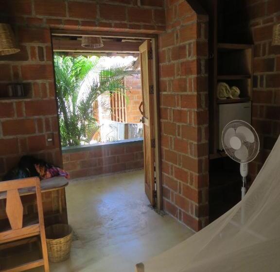 اتاق استاندارد یک تخته با سرویس بهداشتی مشترک, La Loma Linda: Bungalows, Yoga And Feldenkrais