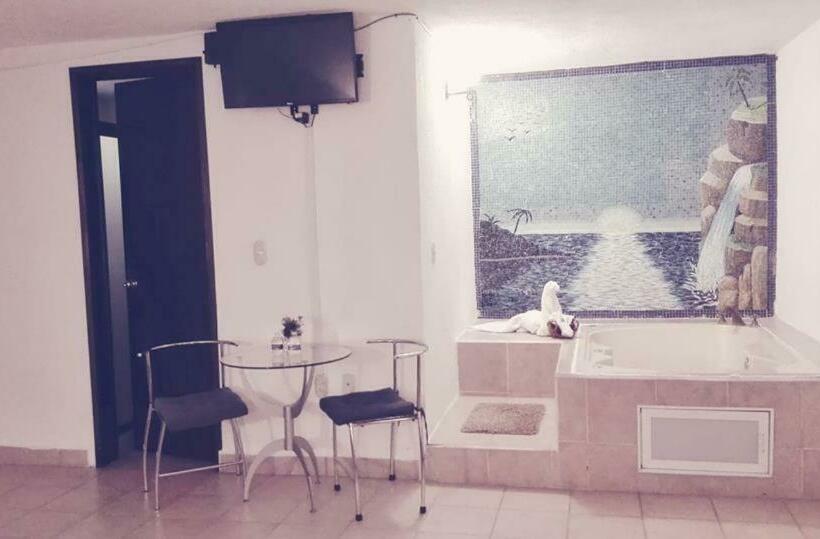 اتاق لوکس با تخت بزرگ, Ollin Teotl