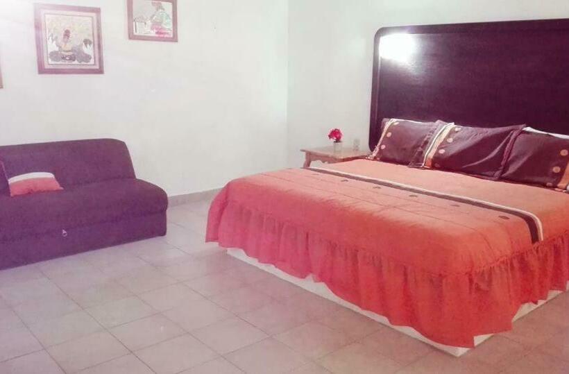 اتاق لوکس با تخت بزرگ, Ollin Teotl