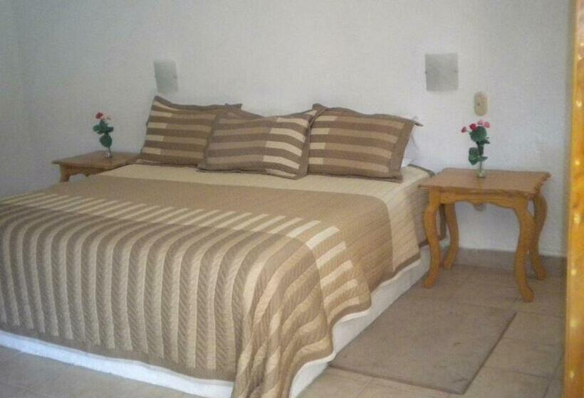 اتاق لوکس با تخت بزرگ, Ollin Teotl