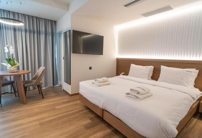 اتاق استاندارد با بالکن, Volos Inn