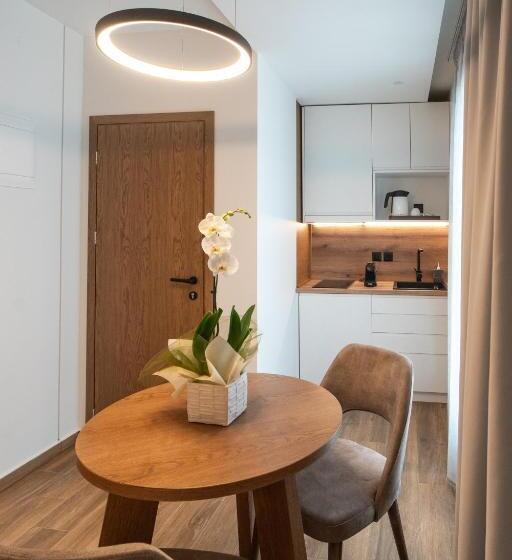 اتاق استاندارد با بالکن, Volos Inn