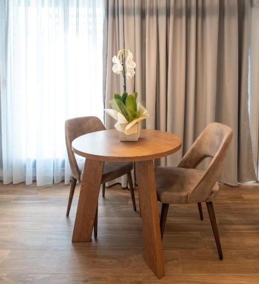 اتاق استاندارد با بالکن, Volos Inn
