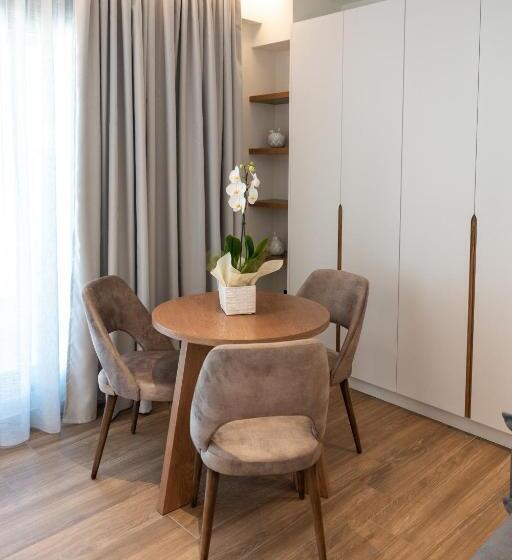 اتاق لوکس, Volos Inn