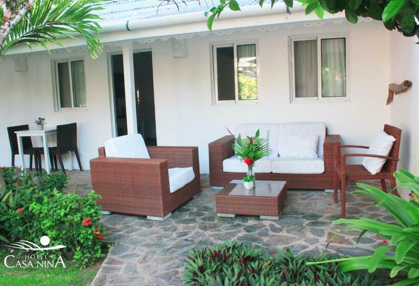 سوییت با چشم‌انداز استخر, Beach Hotel Casa Nina