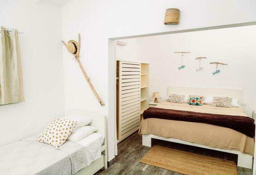 سوییت با چشم‌انداز استخر, Beach Hotel Casa Nina