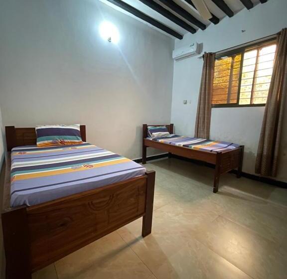 تختخواب در اتاق مشترک, Natural Kendwa Villa