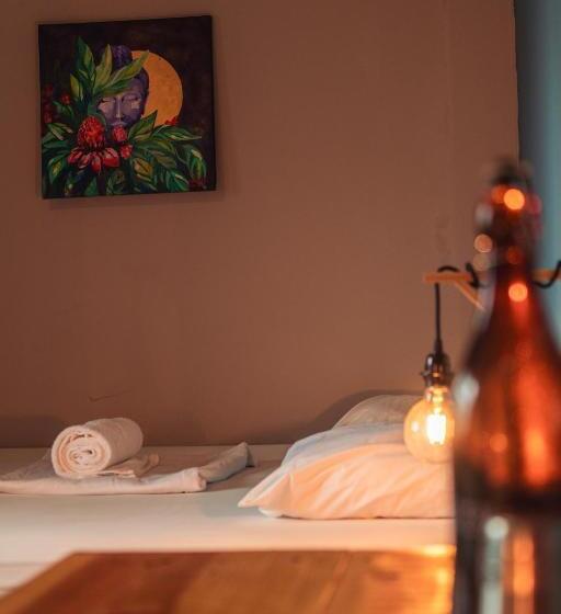 اتاق استاندارد چهارنفره با سرویس بهداشتی مشترک, Bodhi Hostel & Lounge