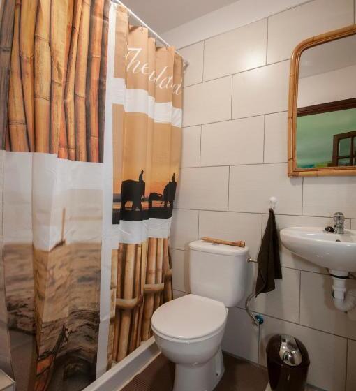 اتاق استاندارد با سرویس بهداشتی مشترک, Hostel Los Duendes Del Sur