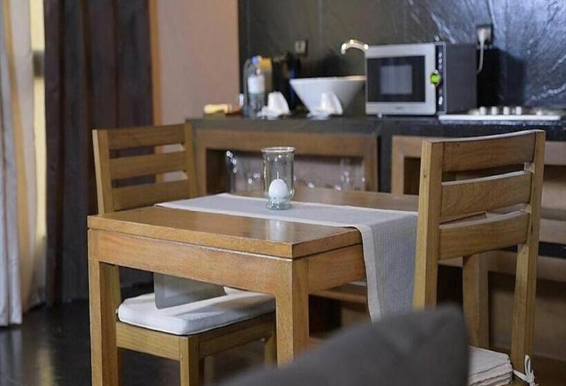 سوییت با چشم‌انداز استخر, Le Patio