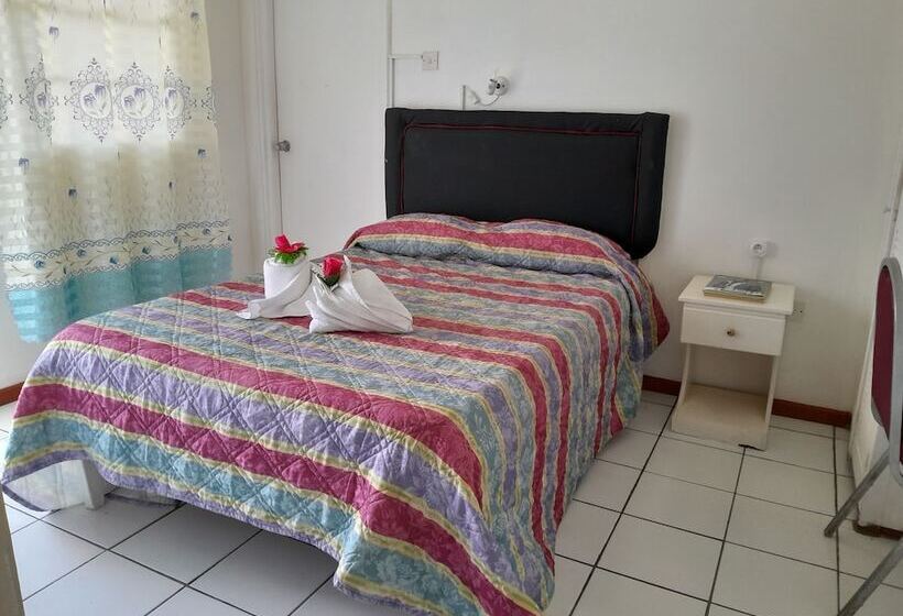 اتاق استاندارد, Stephanie S Apartments Ltd