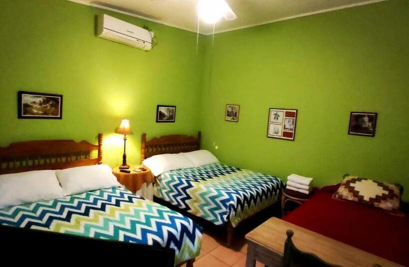 اتاق خانوادگی, La Posada De Juan B&b