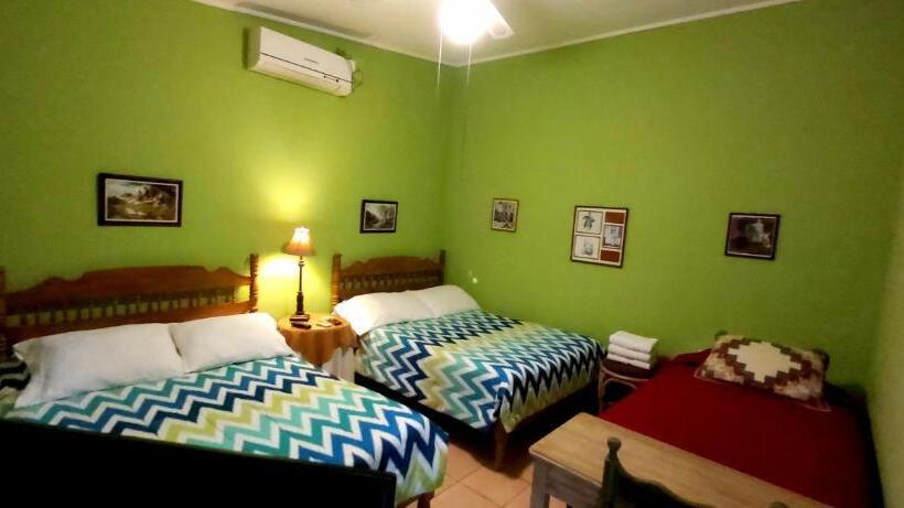 اتاق خانوادگی, La Posada De Juan B&b