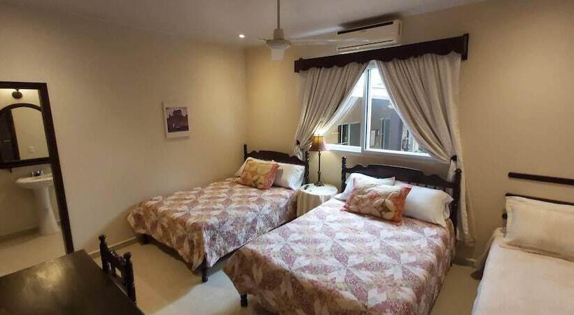 اتاق خانوادگی, La Posada De Juan B&b
