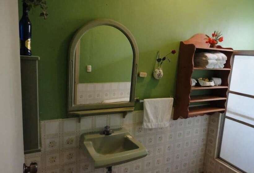 اتاق خانوادگی, La Posada De Juan B&b