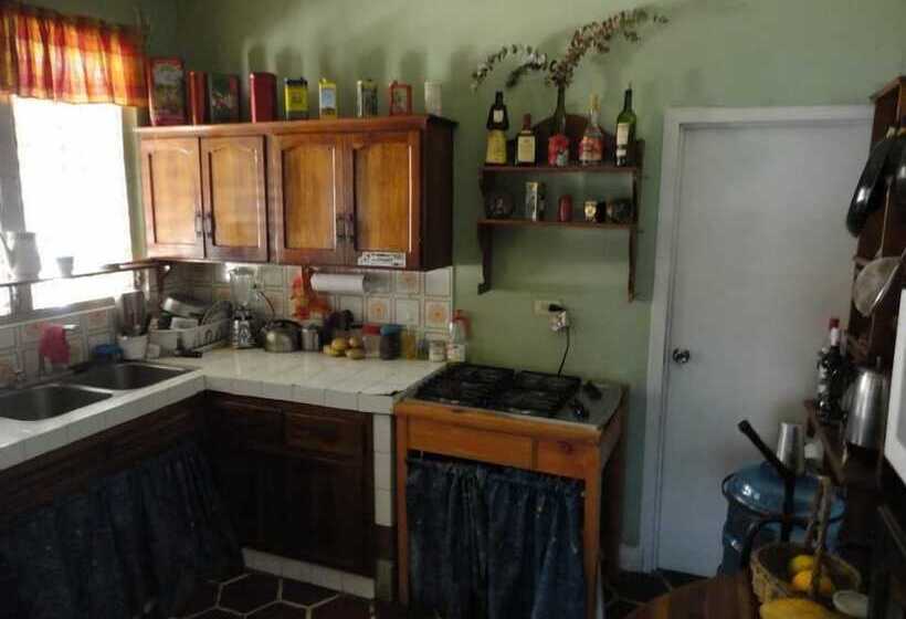 اتاق خانوادگی, La Posada De Juan B&b