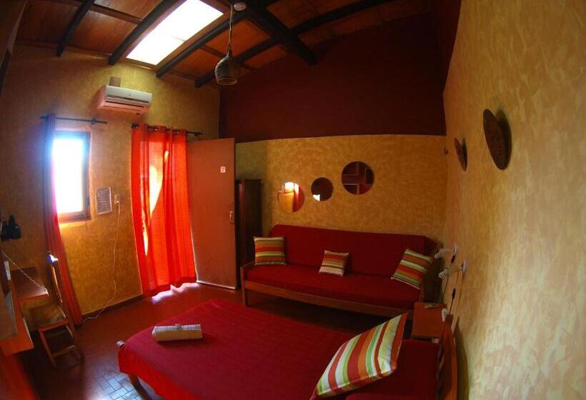 اتاق استاندارد یک نفره, Nomada Hostel