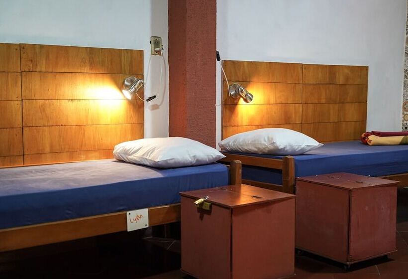 تختخواب در اتاق مشترک, Nomada Hostel