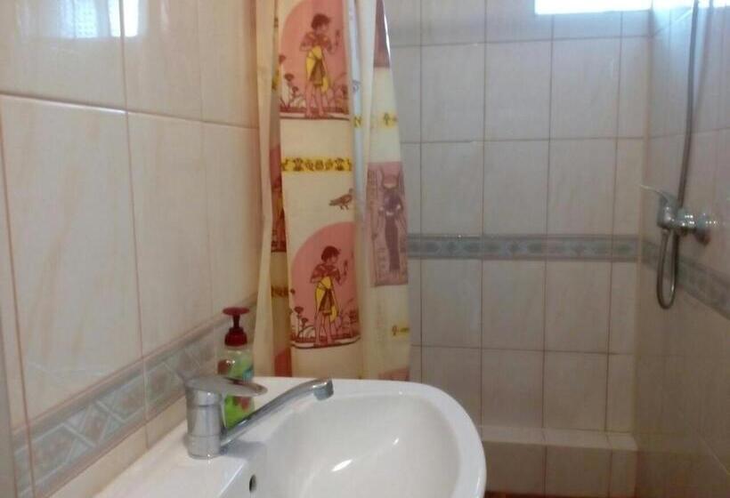 تختخواب در اتاق مشترک, Hostel Mnogoborets F. Klub
