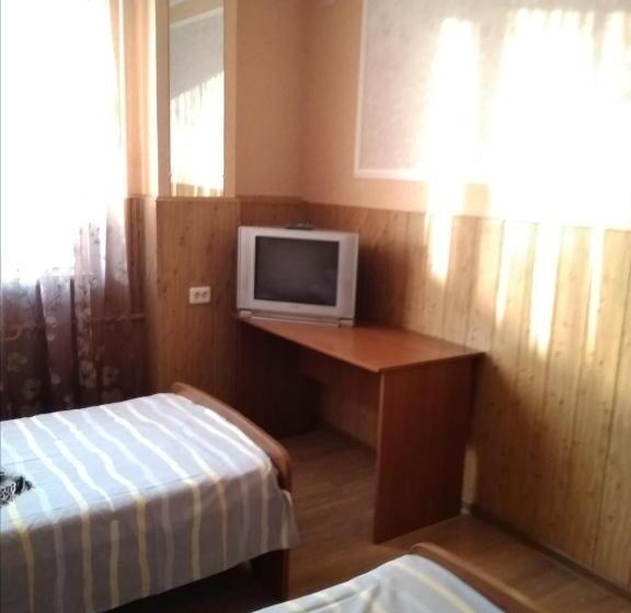 تختخواب در اتاق مشترک, Hostel Mnogoborets F. Klub