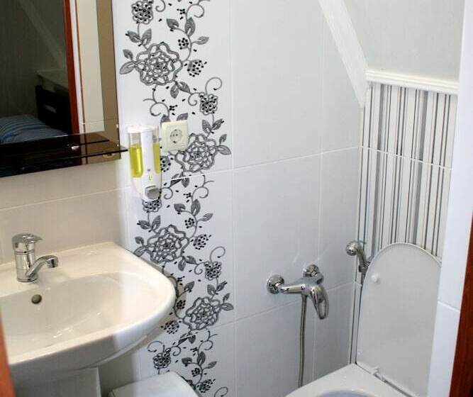 اتاق اکونومی, Hostel Uyut