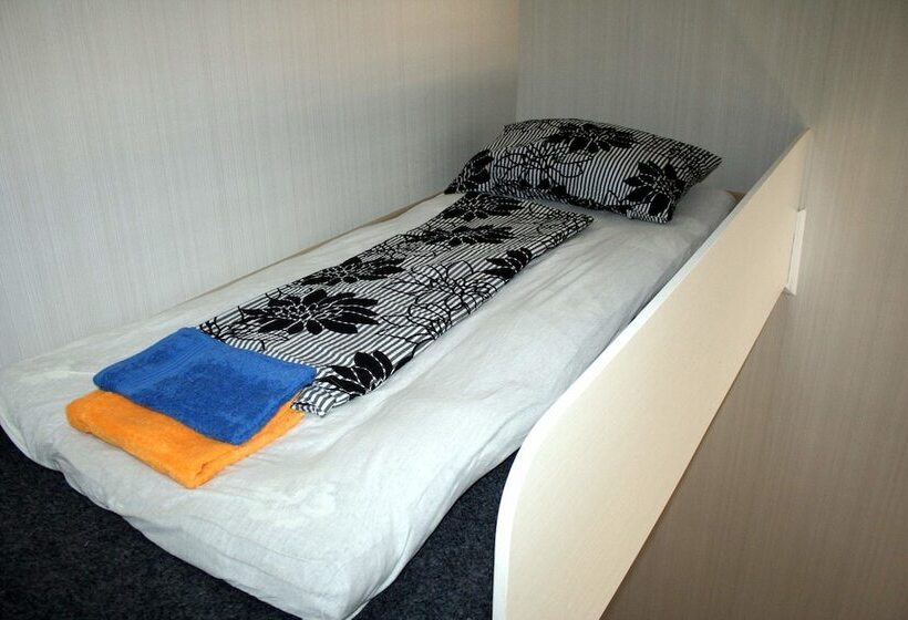 اتاق اکونومی, Hostel Uyut