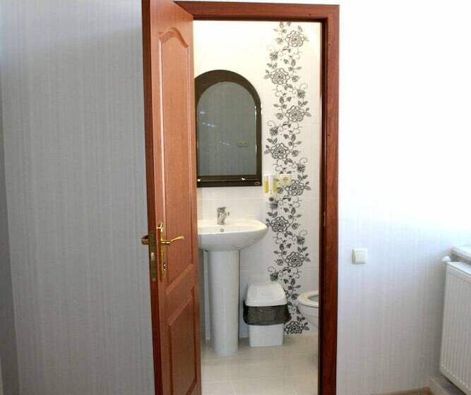 اتاق اکونومی, Hostel Uyut