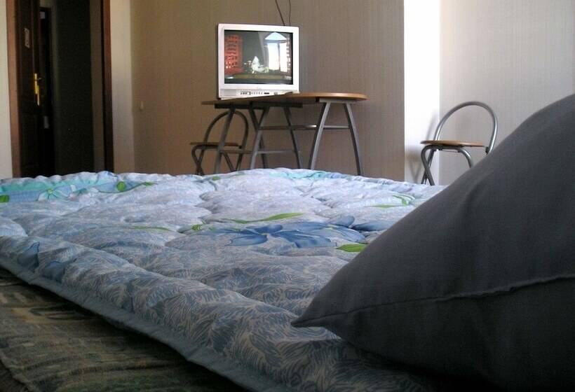 اتاق اکونومی, Hostel Uyut
