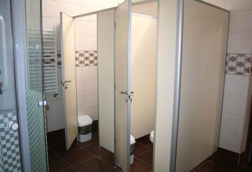 تختخواب در اتاق مشترک, Hostel Uyut