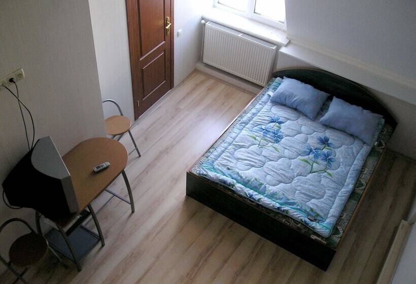 اتاق اکونومی, Hostel Uyut