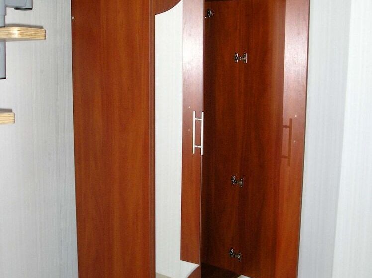 اتاق اکونومی, Hostel Uyut