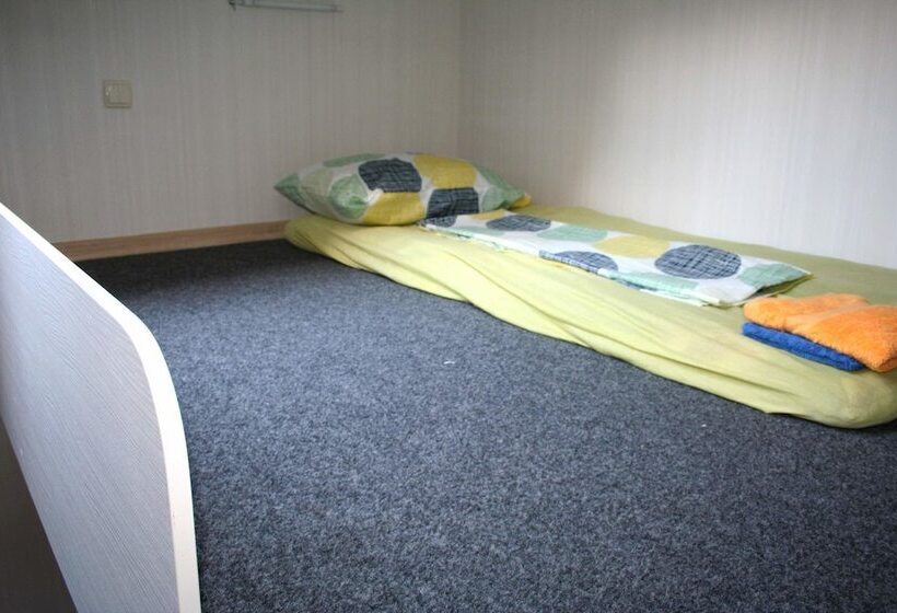 تختخواب در اتاق مشترک, Hostel Uyut