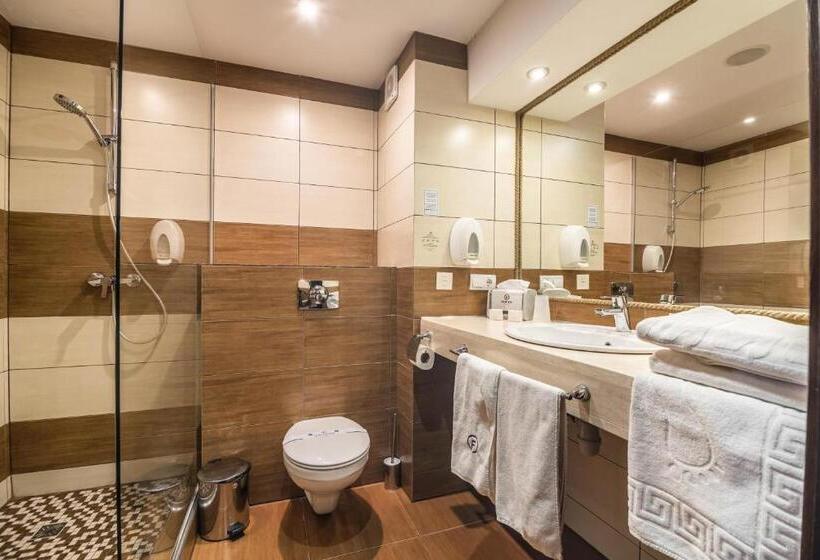 اتاق پنت هاوس, F&b Spa Resort