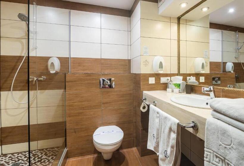 سوئیت پنت هاوس, F&b Spa Resort